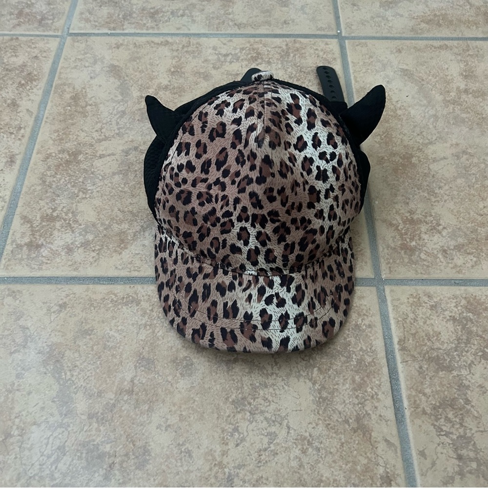 Leopard Print Men's Cap with Black Accents